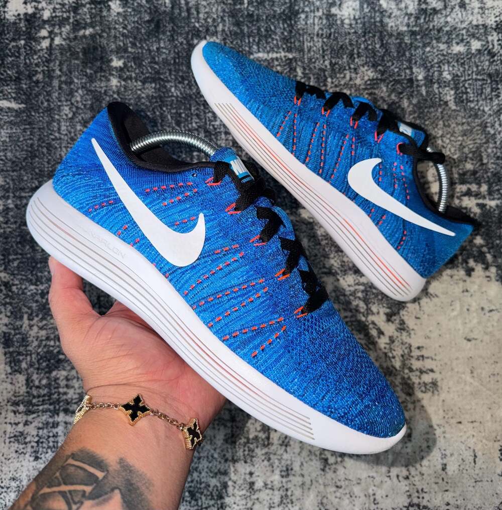 Size: 9.5m- Nike LunarEpic Low Flyknit Running Shoes (843764-401)